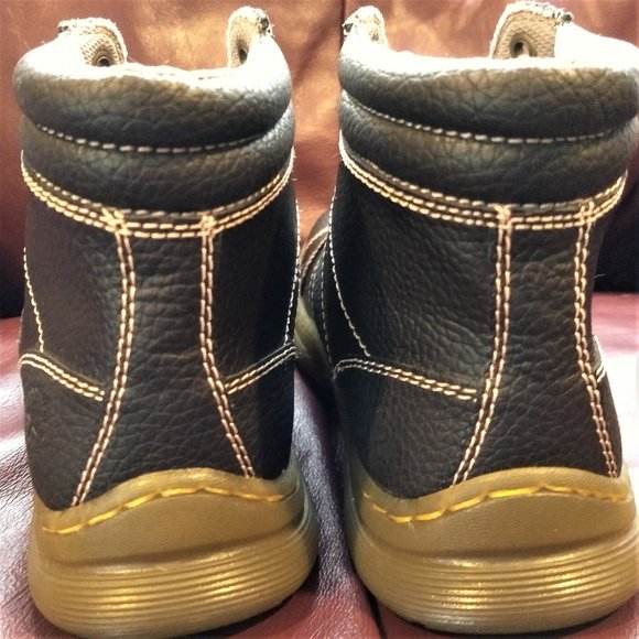 NEW Dr Martens Boots Men 9 brown leather \